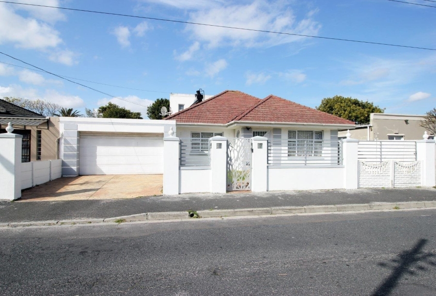 5 Bedroom Property for Sale in Lansdowne Western Cape